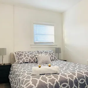 Modern Private Bedroom With Bus Stop To Nyc Guest house Englewood